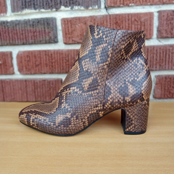 NWT Anne Klein 'Get-It' Vegan Leather Almond Toe Ankle Booties in Tobacco Snake - Picture 4 of 8